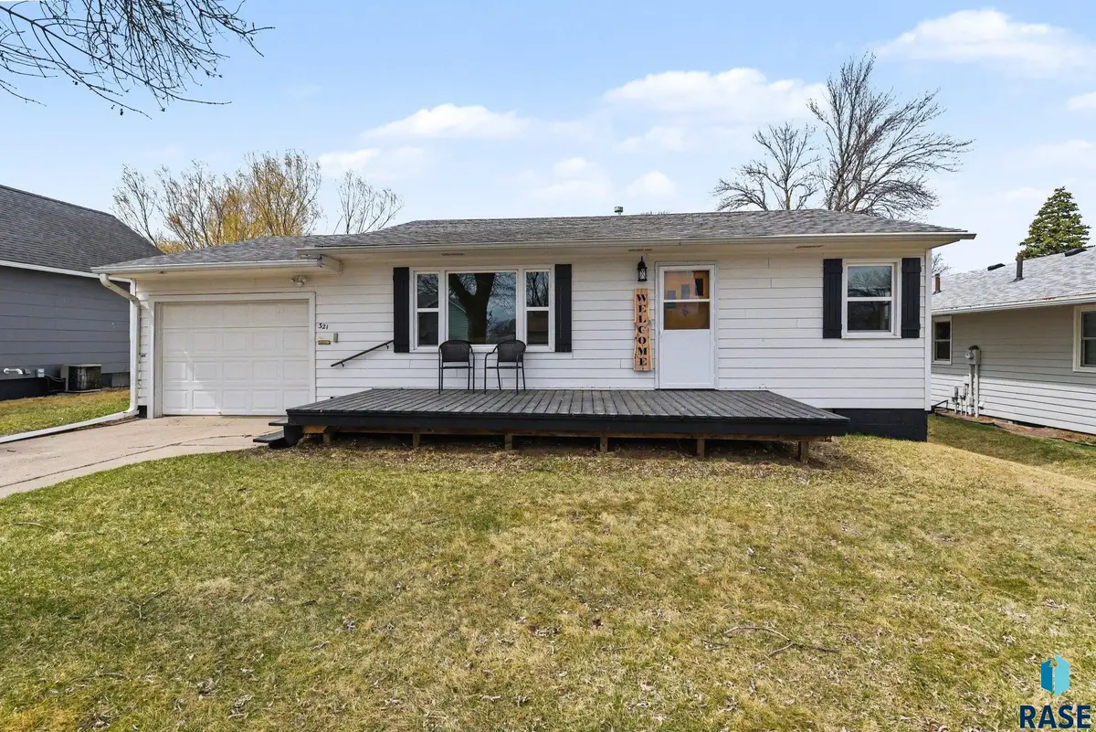 321 N Olive Ave, Madison, SD 57042 - #1