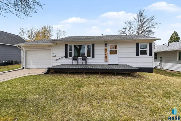 321 N Olive Ave, Madison, SD 57042