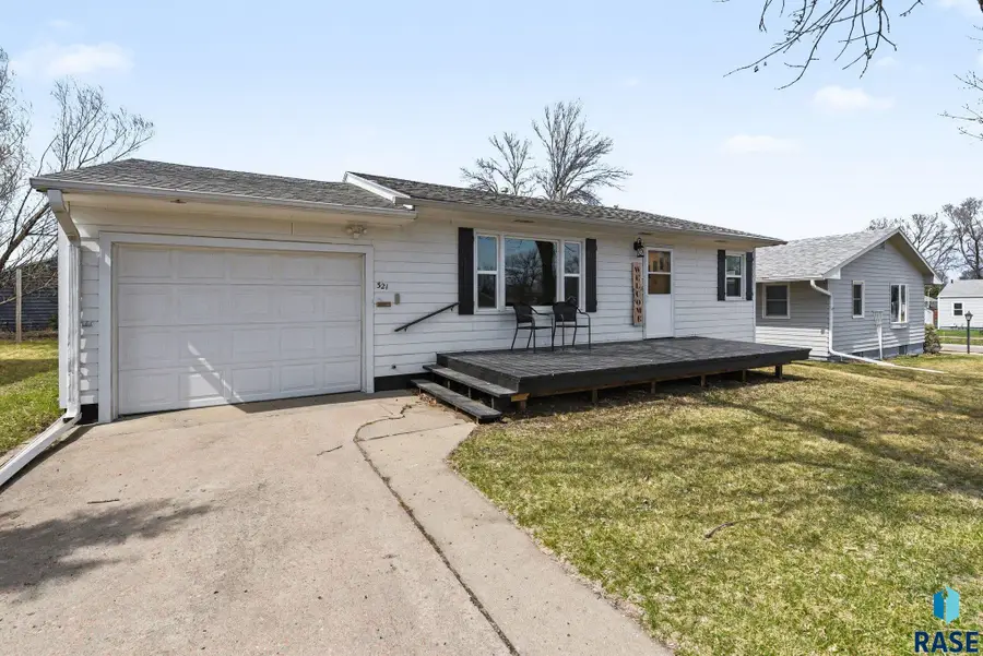 321 N Olive Ave, Madison, SD 57042 - #3