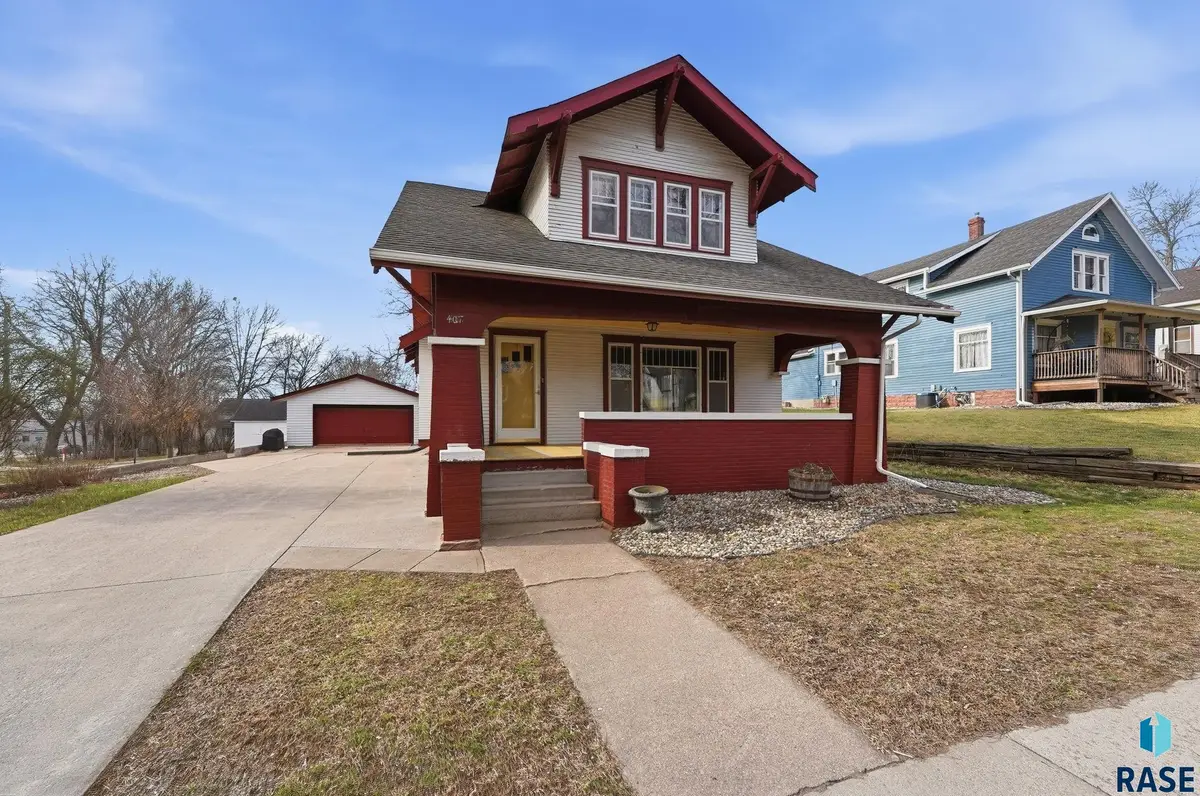407 E 6th St, Dell Rapids, SD 57022 - #1