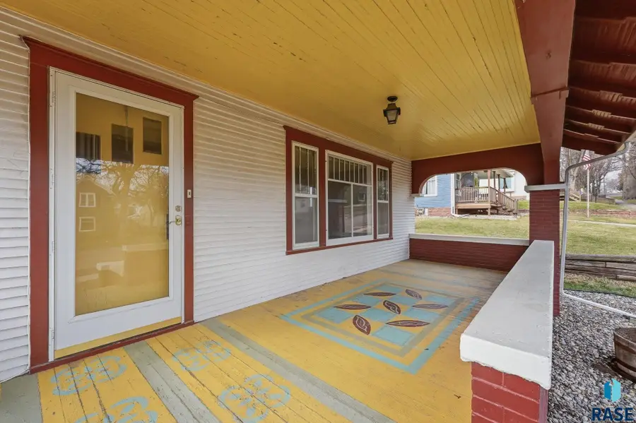 407 E 6th St, Dell Rapids, SD 57022 - #2