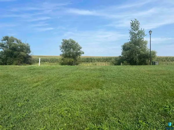 187 Lake Ridge Dr, Wentworth, SD 57075