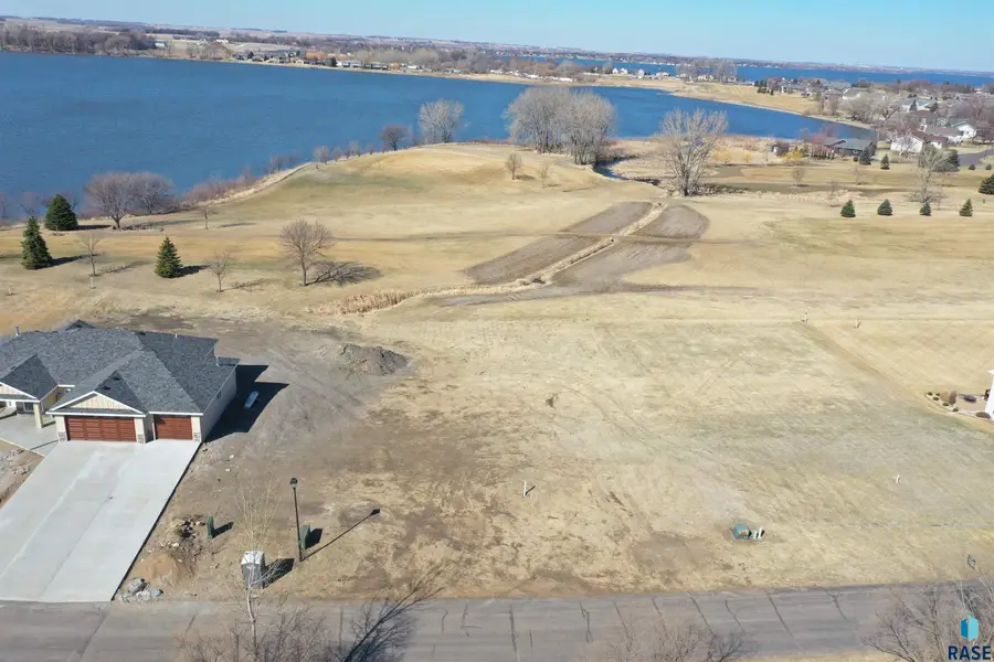187 Lake Ridge Dr, Wentworth, SD 57075 - #2