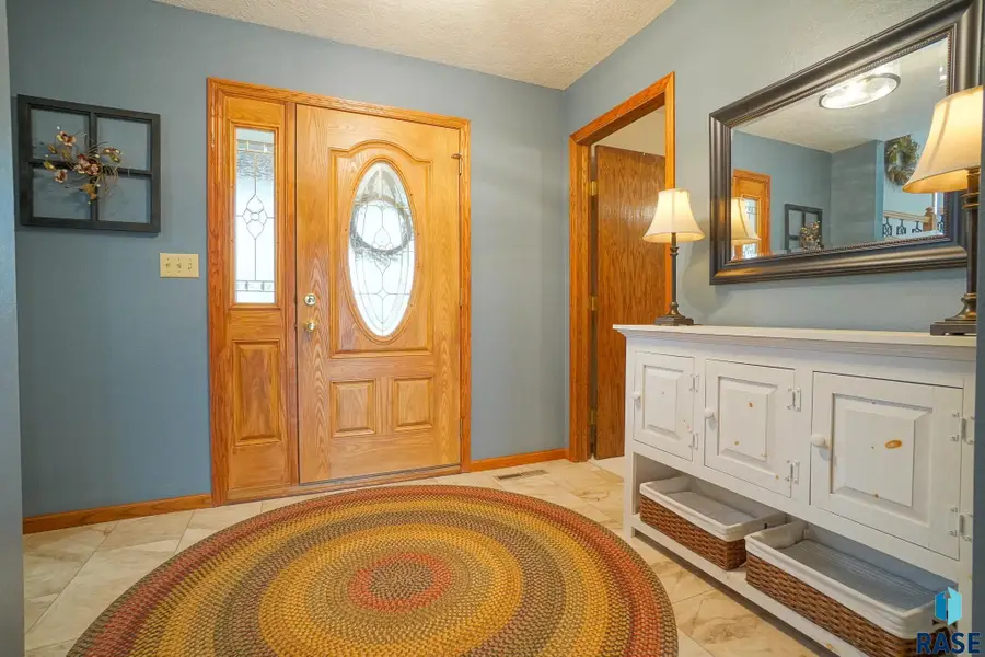 5809 W Bristol Dr, Sioux Falls, SD 57106 - #2