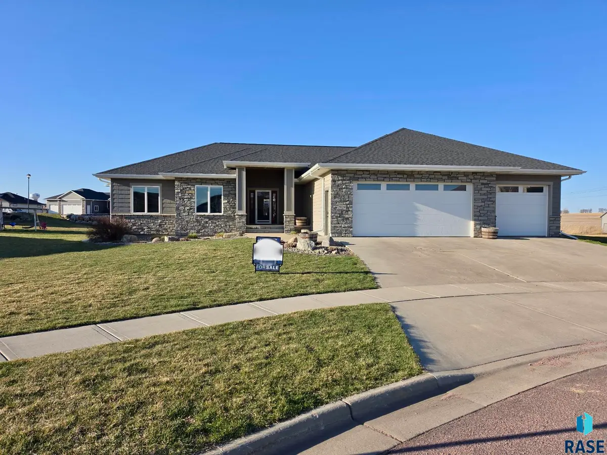 2824 E Sunflower Cir, Brandon, SD 57005 - #1