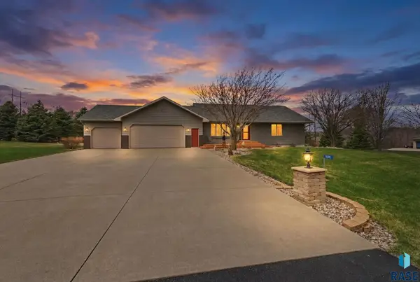 8501 E Saddle Creek Rd, Sioux Falls, SD 57110