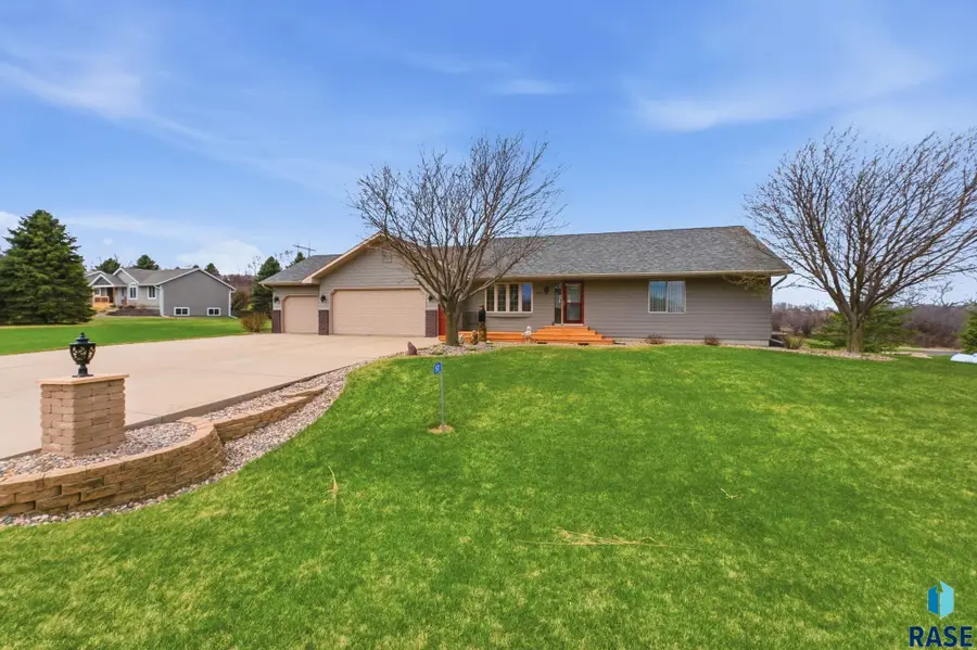 8501 E Saddle Creek Rd, Sioux Falls, SD 57110 - #2