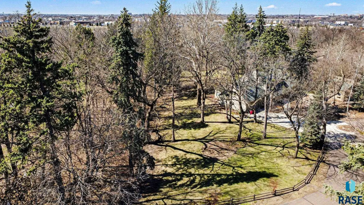 4301 S Pine Cone Pl, Sioux Falls, SD 57105 - #1
