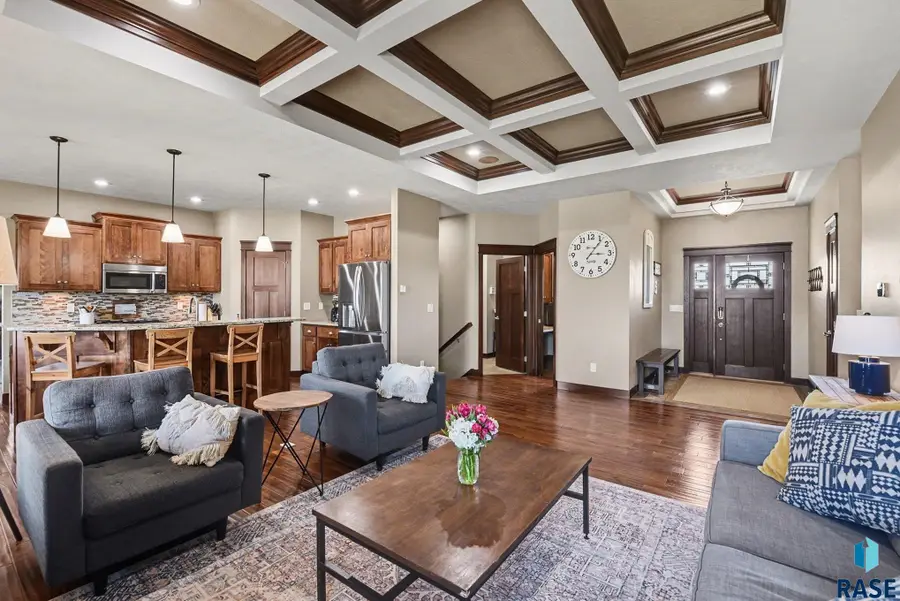 2108 S Silverpine Ct, Sioux Falls, SD 57110 - #2