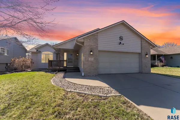 119 N La Salle Cir, Sioux Falls, SD 57110
