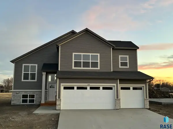 819 Estate St, Harrisburg, SD 57032