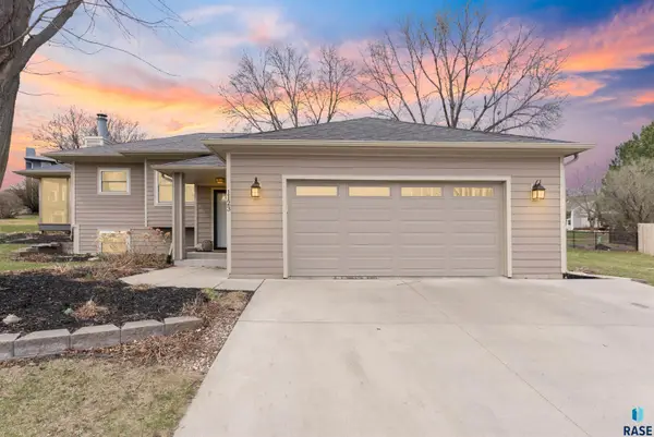 1123 E Plum Creek Cir, Sioux Falls, SD 57105