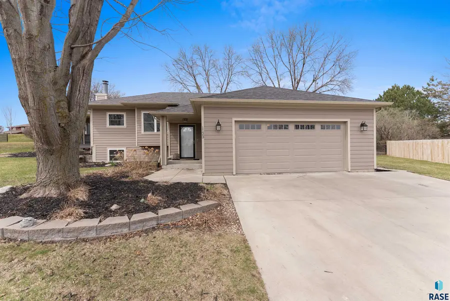1123 E Plum Creek Cir, Sioux Falls, SD 57105 - #2