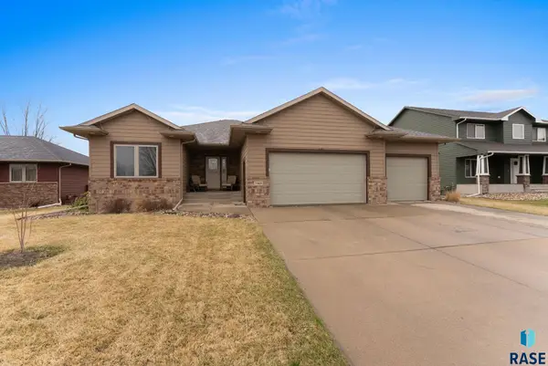 7905 W Chesapeake Ln, Sioux Falls, SD 57106