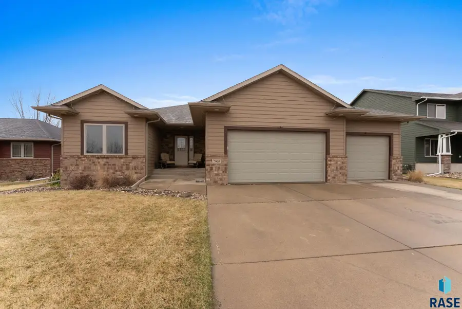 7905 W Chesapeake Ln, Sioux Falls, SD 57106 - #2