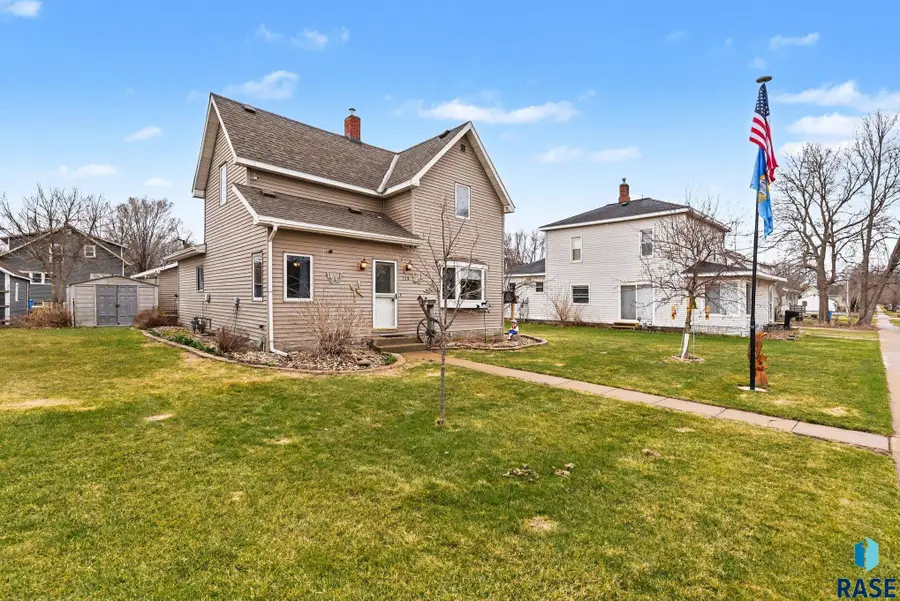 119 S Blanche Ave, Madison, SD 57042 - #2