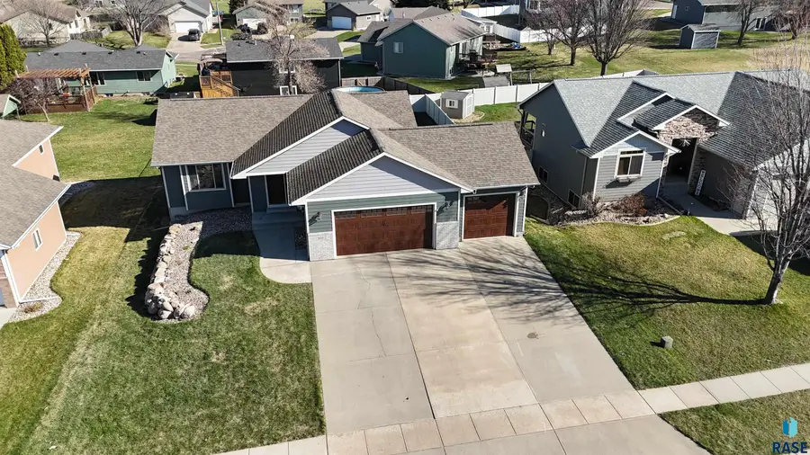 608 Sarah C St, Garretson, SD 57030 - #3