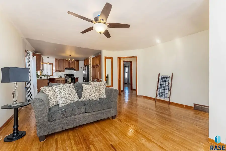 409 S Hawthorne Ave, Sioux Falls, SD 57104 - #2