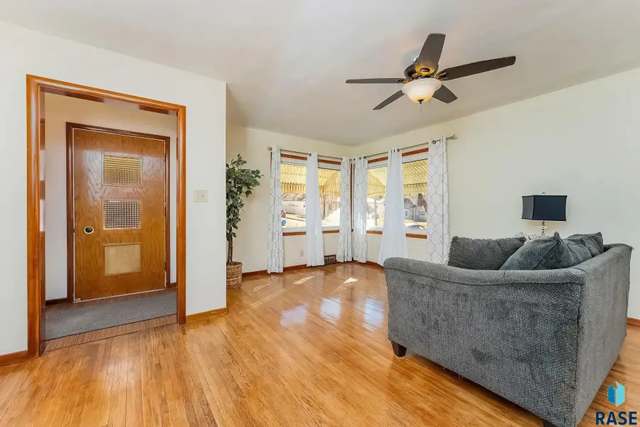409 S Hawthorne Ave, Sioux Falls, SD 57104 - #3