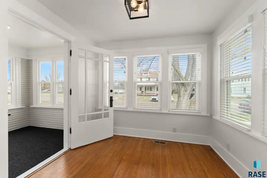 617 E 20th St, Sioux Falls, SD 57105 - #3