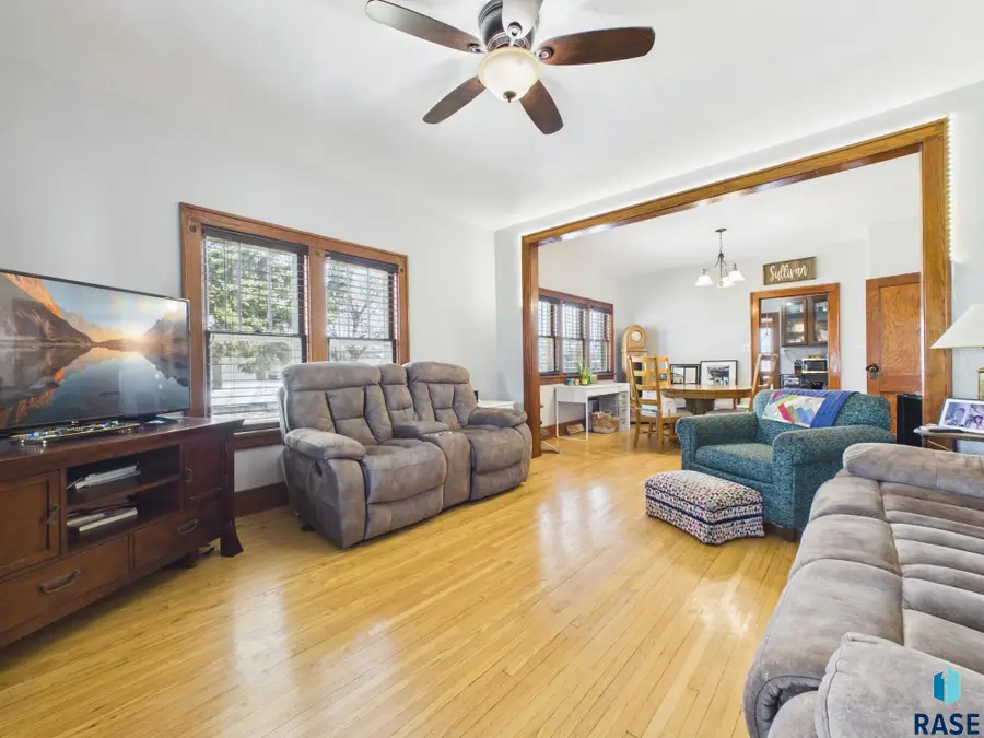 209 W 3rd Ave, Lennox, SD 57039 - #3