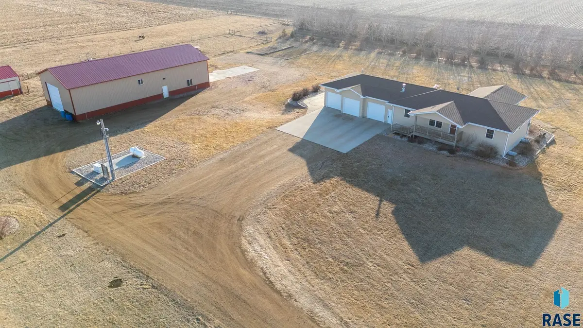 44453 262nd St, Canistota, SD 57012 - #1