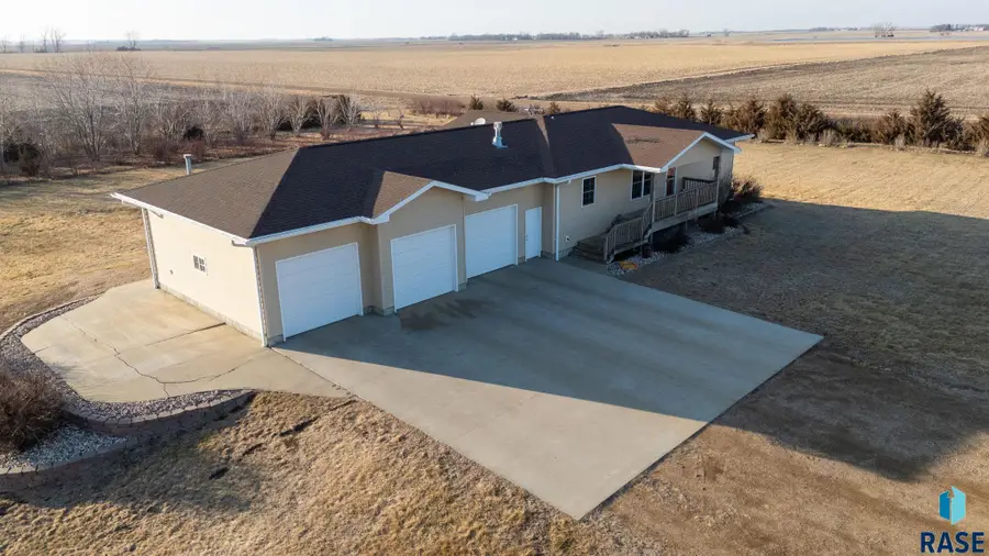 44453 262nd St, Canistota, SD 57012 - #2