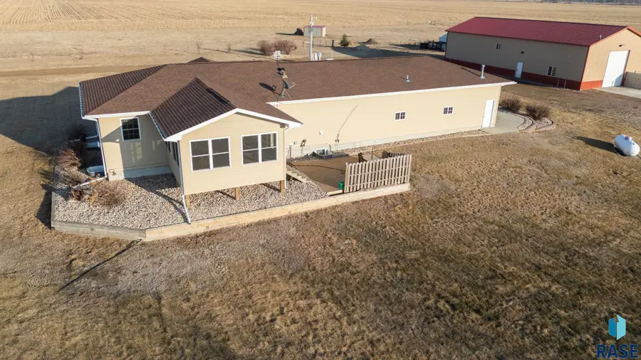 44453 262nd St, Canistota, SD 57012 - #3