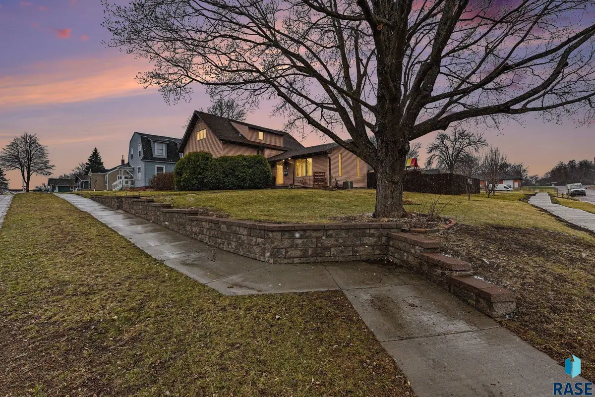 323 N Catherine Ave, Madison, SD 57042 - #1