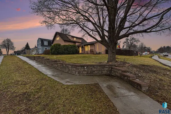 323 N Catherine Ave, Madison, SD 57042