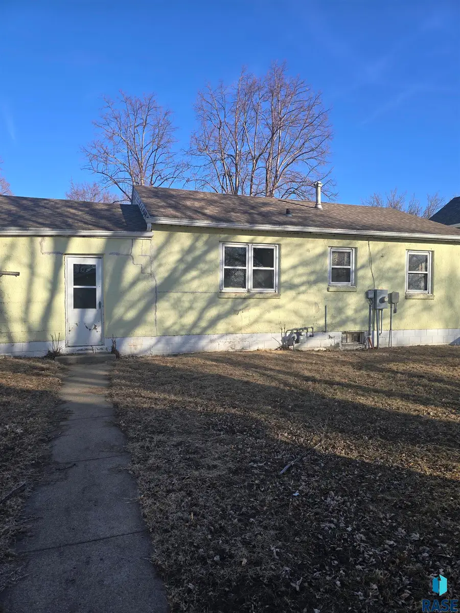 403 S 2nd St, Beresford, SD 57004 - #2