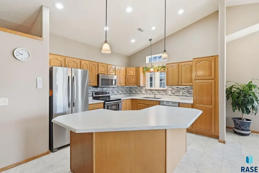 7215 S Witzke Pl, Sioux Falls, SD 57108 - #3