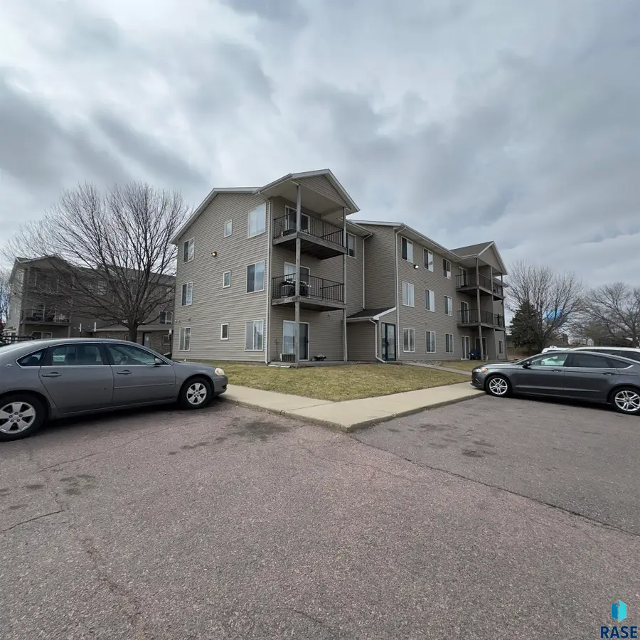 4601 E 26th St, Sioux Falls, SD 57710 - #2