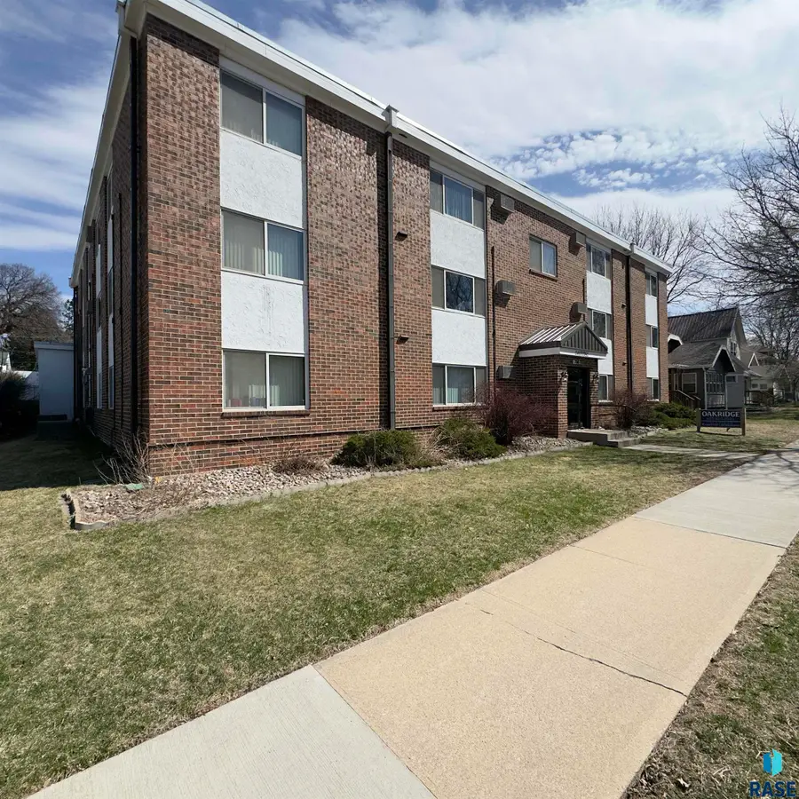 708 S Prairie Ave, Sioux Falls, SD 57104 - #2