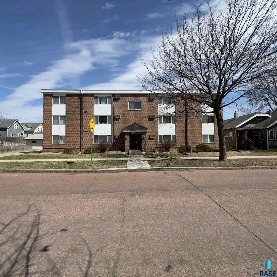 708 S Prairie Ave, Sioux Falls, SD 57104 - #3