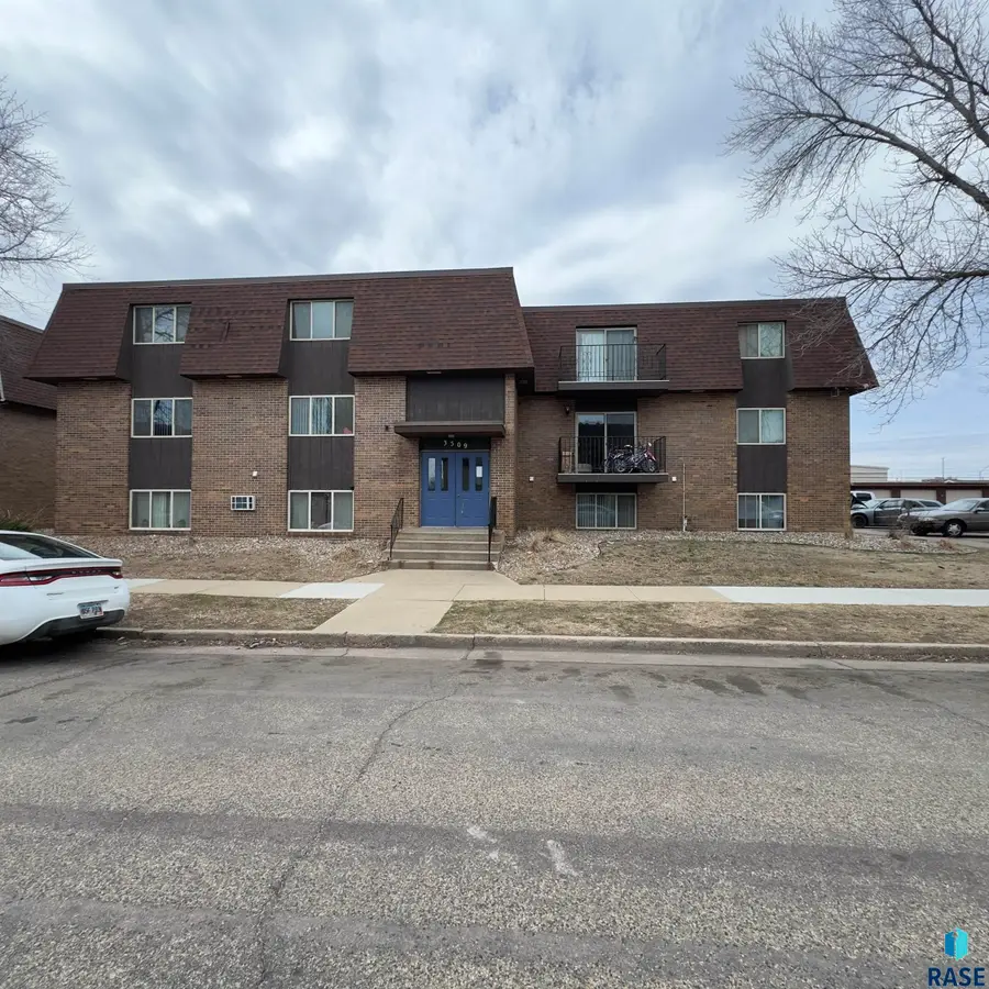 3509 S Willow Ave, Sioux Falls, SD 57105 - #2