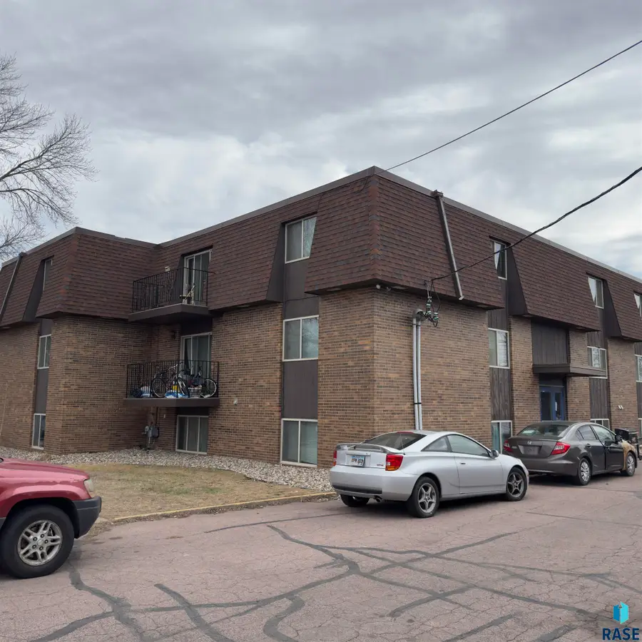 3509 S Willow Ave, Sioux Falls, SD 57105 - #3