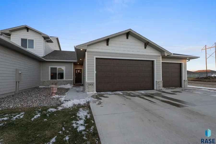 5901 S Spirea Ave, Sioux Falls, SD 57108 - #2