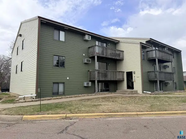 4304 E 26th St, Sioux Falls, SD 57103