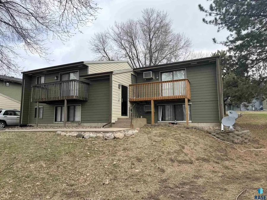 4304 E 26th St, Sioux Falls, SD 57103 - #2