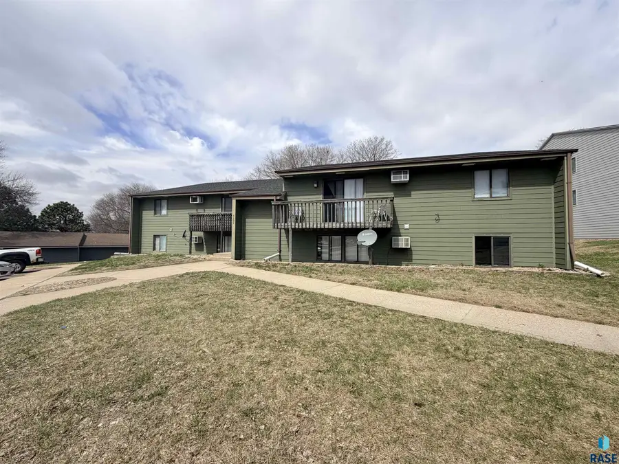 4304 E 26th St, Sioux Falls, SD 57103 - #3
