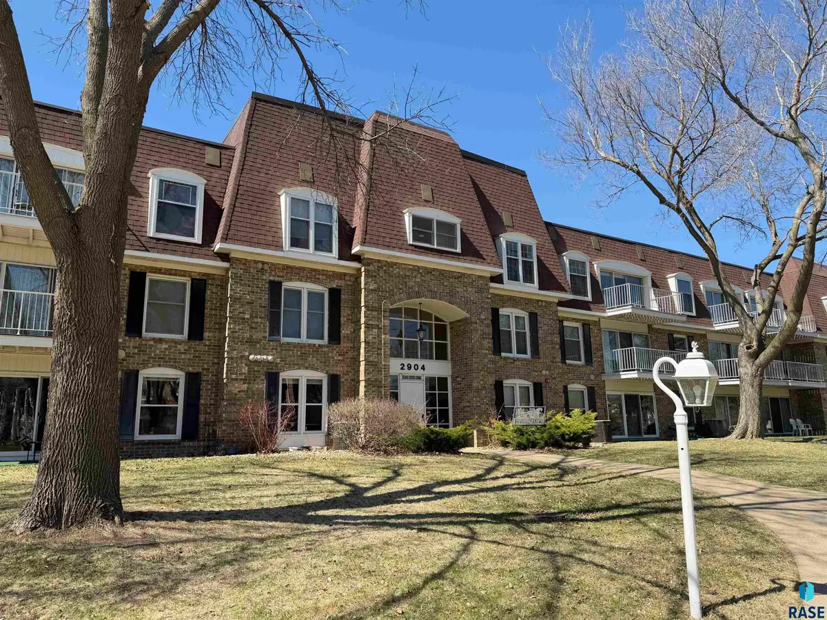 2904 W 33rd St #225, Sioux Falls, SD 57105 - #1