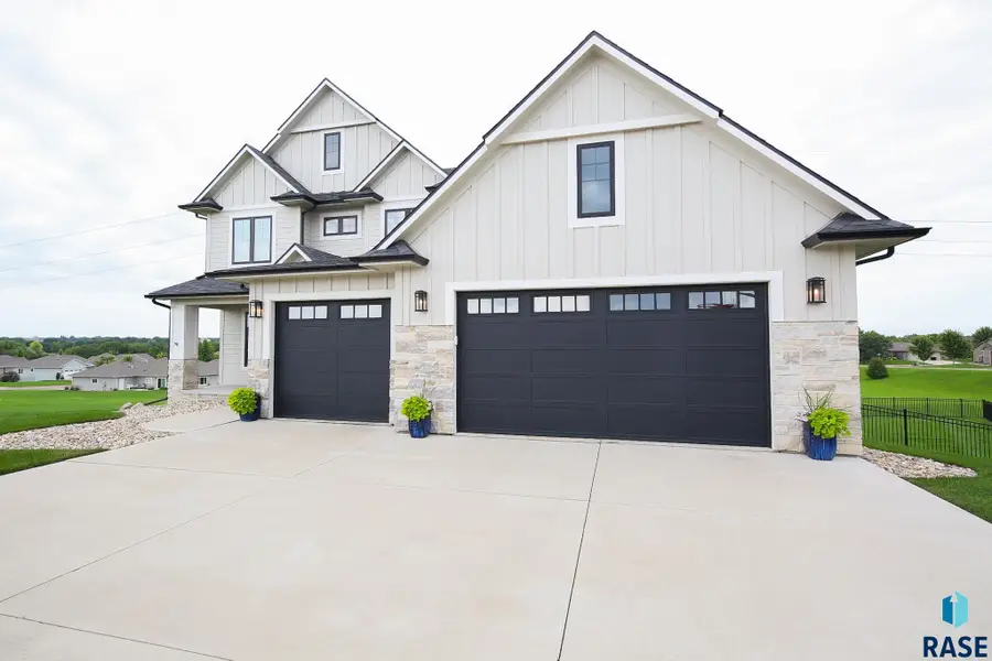 505 Sassafras Cir, Sioux Falls, SD 57110 - #3