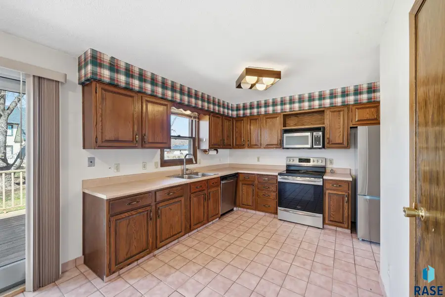 5801 W Karen Dr, Sioux Falls, SD 57106 - #3