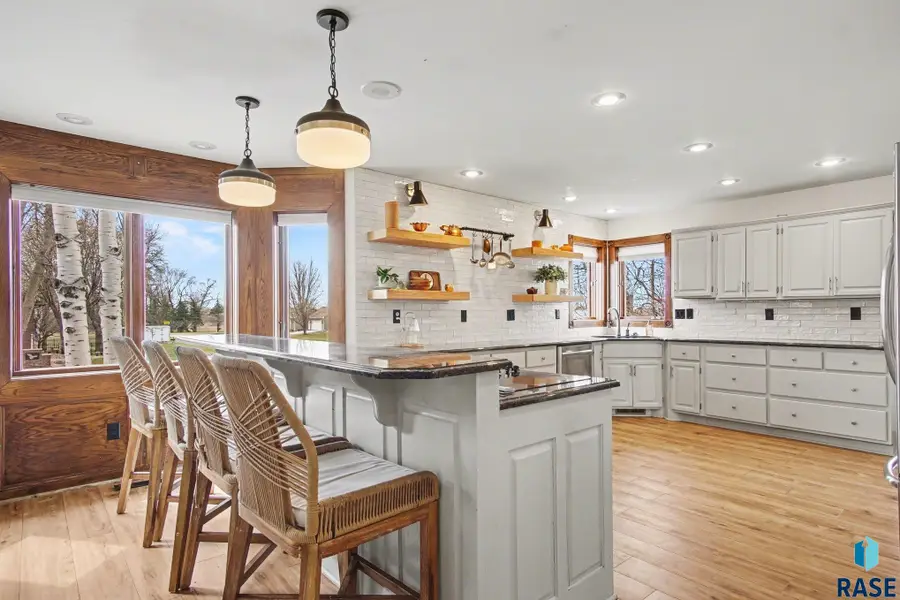 220 S Lincoln St, Lennox, SD 57039 - #3