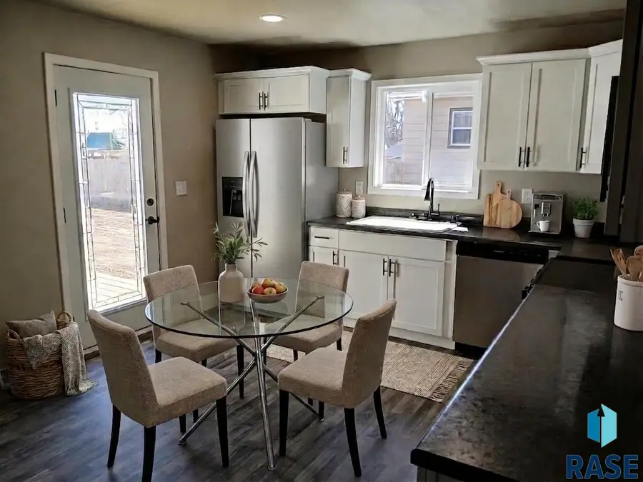 1320 N Lincoln Ave, Sioux Falls, SD 57104 - #3