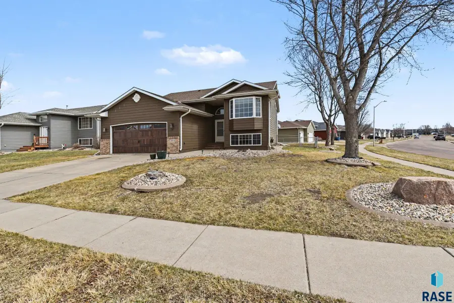 4612 S Wilson Ave, Sioux Falls, SD 57106 - #3
