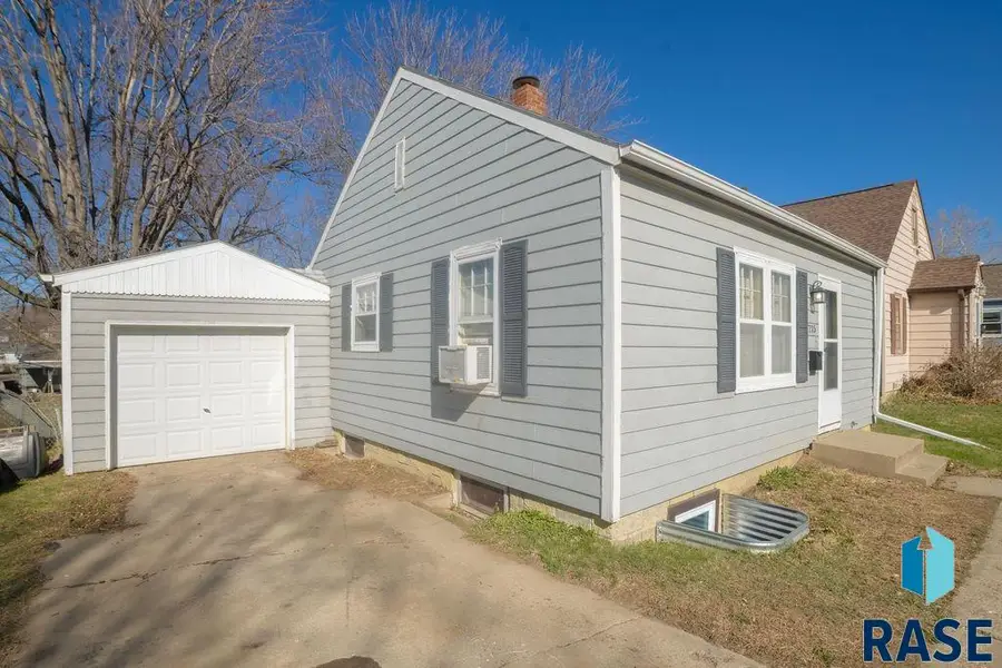 715 S West Ave, Sioux Falls, SD 57104 - #2