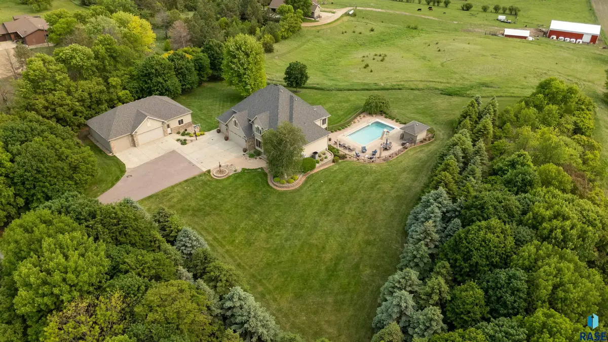 809 W 3rd St, Dell Rapids, SD 57022 - #1