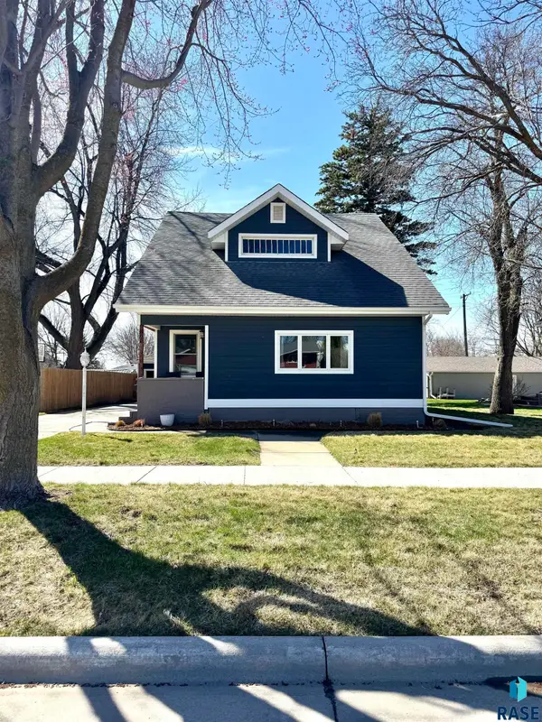 803 E 4th St, Dell Rapids, SD 57022